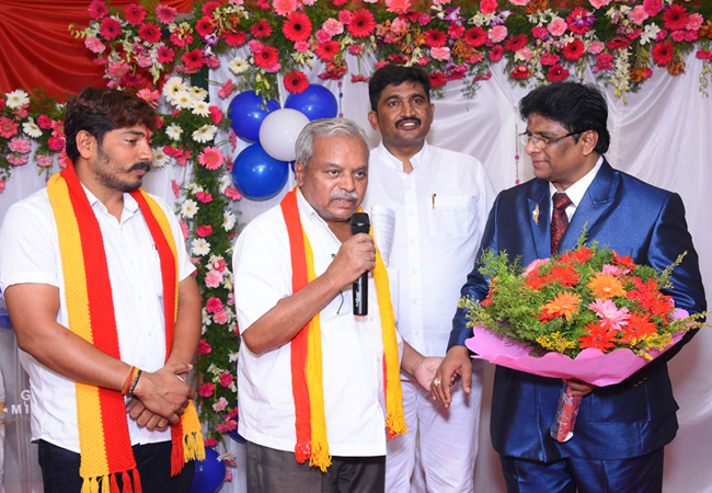 Bro Andrew Richard wonderfully celebrates his 57th Birthday amidst a large number of devotees and social organisations here on Tuesday 16th, 2018 in Bangalore with the myriad of wishes.